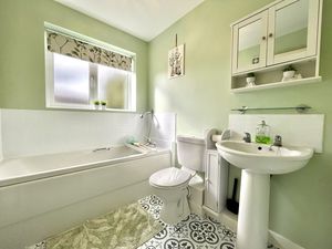 Family Bathroom- click for photo gallery